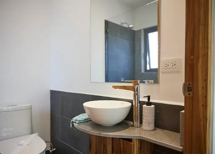 Holiday home Turtle Townhome #2 Private Pool & Garden 300 Mtrs To