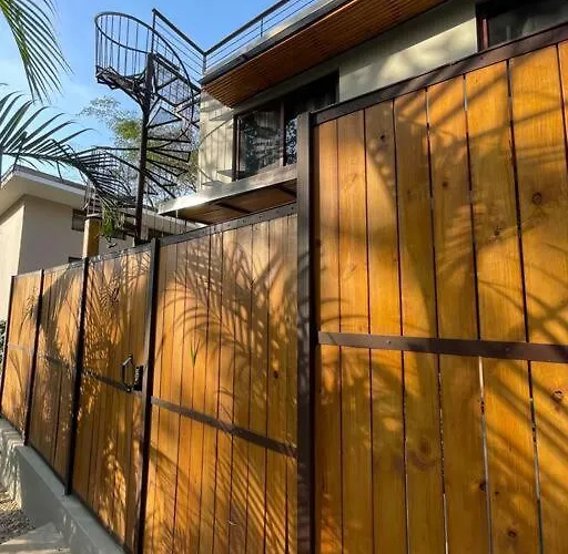 Holiday home Turtle Townhome #2 Private Pool & Garden 300 Mtrs To *